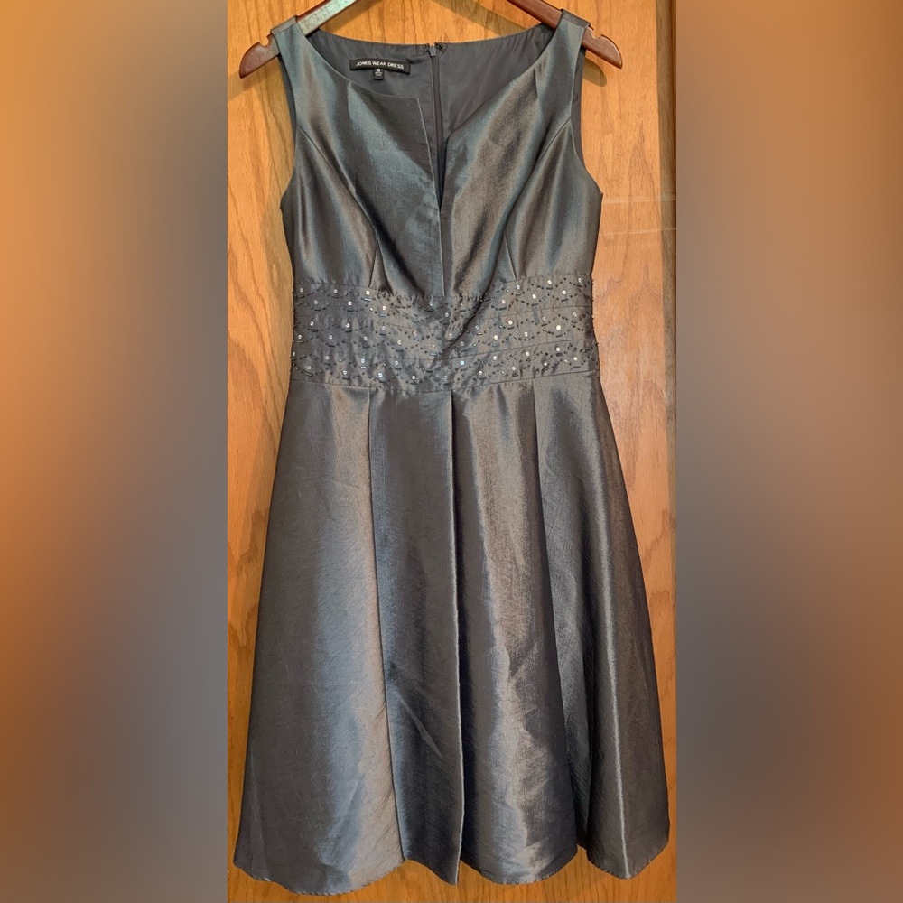 Jones Wear Dress Charcoal Sleeveless Dress - Sequins